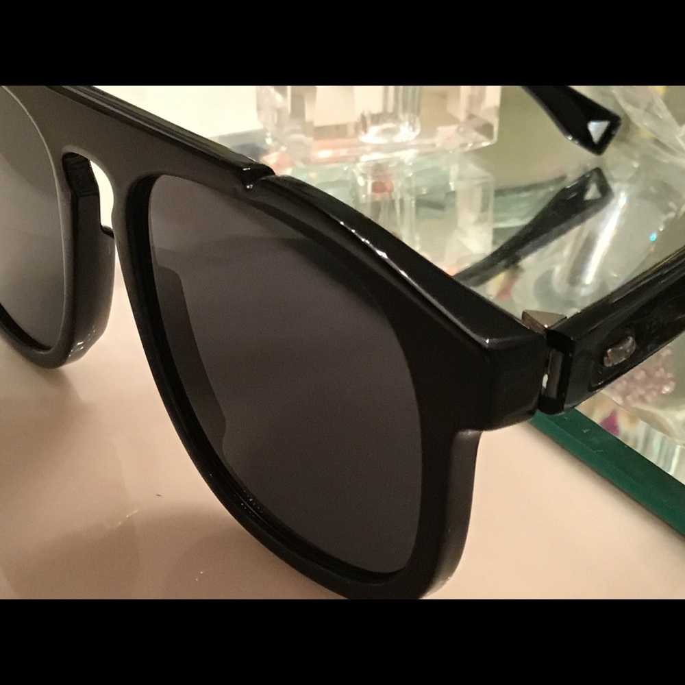 Beautiful Fendi sunglasses gorgeous - Picture 3 of 7